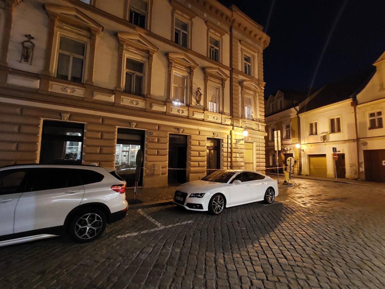 Prostorny Byt V Centru 3 Kk 80 M2 Hradec Králové Exterior foto